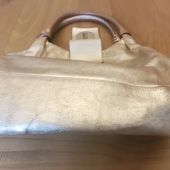 Well-loved oversized Kate Spade shoulder bag gold spacious needs clean_refresh - Picture 3 of 6